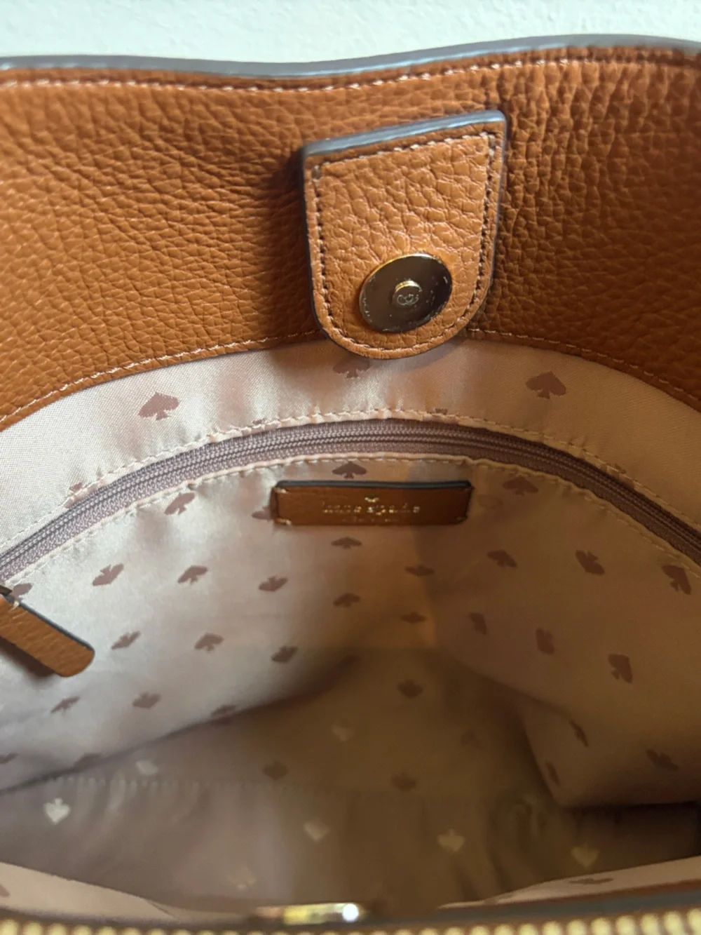 Kate Spade Outlet Jackson Medium Triple Compartment Shoulder Bag in Gingerbread